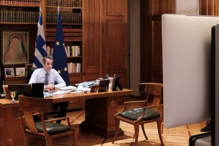 Μητσοτάκης: Τιμούμε τον Μανώλη Γλέζο και τον Λάκη Σάντα