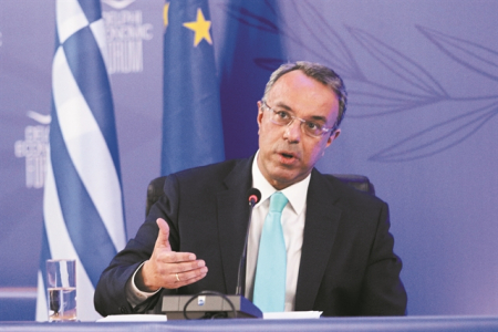 Προειδοποίηση Σταϊκούρα για έκτακτο φόρο στις τράπεζες