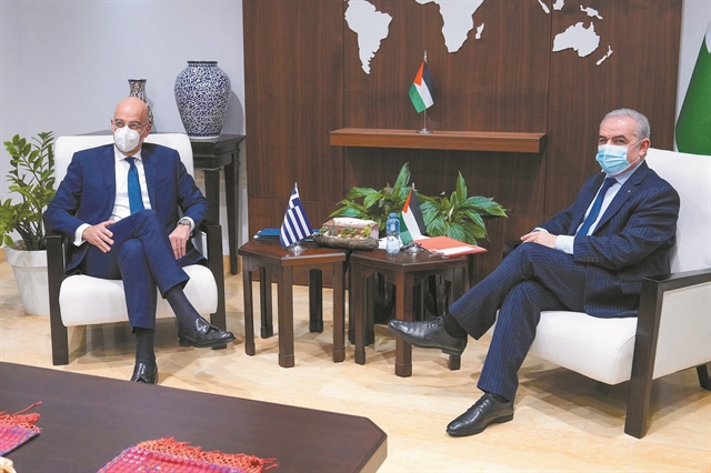 Τι επιδιώκει ο Νίκος Δένδιας στη Μέση Ανατολή