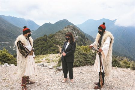 Ποιος εκδικείται ποιον