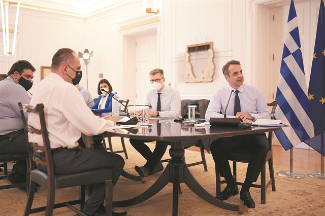 Η «πανδημία των αρνητών» σκιάζει το «τοπίο του φθινοπώρου»