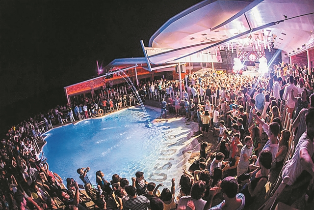 Μαγευτικές Σειρήνες και άφιξη Αρνό στην Αθήνα…