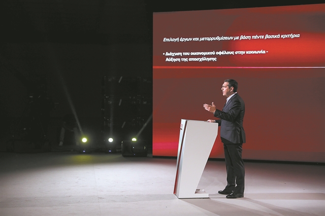 Η αναβλητικότητα Τσίπρα καθηλώνει τον ΣΥΡΙΖΑ