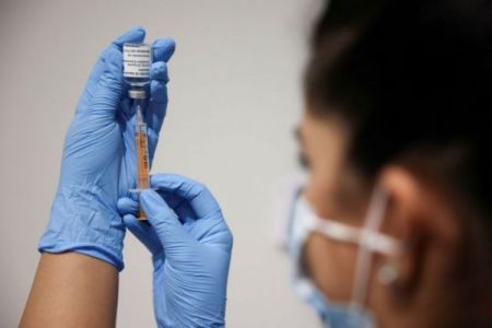 Εμβόλιο: Νέες συμβουλές του ΕΜΑ για τα περιστατικά θρόμβωσης – Πότε να μην χορηγείται το σκεύασμα της AstraZeneca