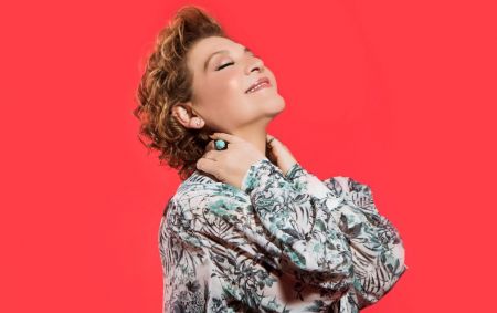 H Γιώτα Νέγκα τραγουδά Ευτυχία Παπαγιαννοπούλου στο Βεάκειο