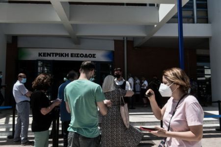 Κοροναϊός: Κάτω από 600 κρούσματα στην Αττική, όμως τριψήφιος αριθμός μολύνσεων στο κέντρο της Αθήνας