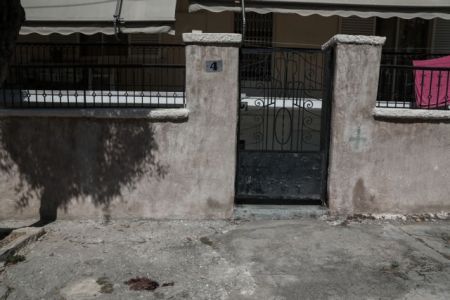 Δολοφονία στην Αγία Βαρβάρα: Παραδόθηκε ο πρώην σύζυγος του θύματος