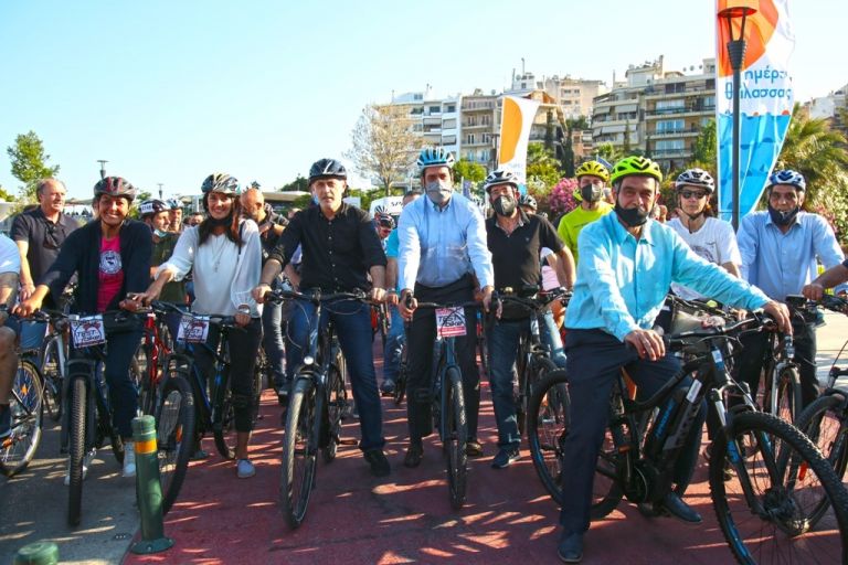 Παγκόσμια Ημέρα Ποδηλάτου: Ποδηλατοβόλτα στον Πειραιά δίπλα στη θάλασσα | tovima.gr