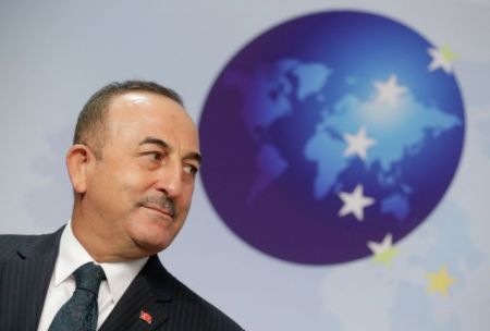 Διπλωματικό φλερτ Τουρκίας σε Γαλλία – Επίσκεψη Τσαβούσογλου στο Παρίσι