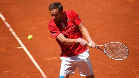 Ο Μεντβέντεφ στον δρόμο του Τσιτσιπά