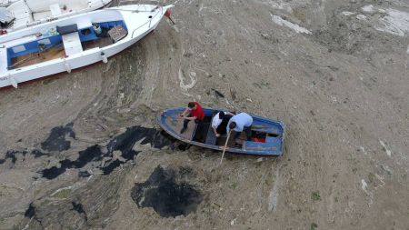 Τουρκία: Μυστηριώδης γλίτσα «πνίγει» τη θάλασσα του Μαρμαρά – Κινδυνεύει το Αιγαίο;