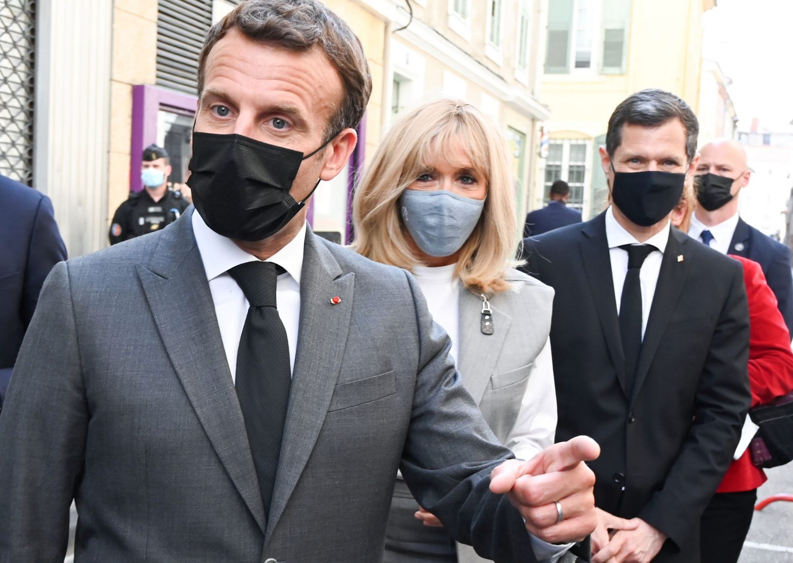 Γαλλία: Η πρώτη δήλωση του Μακρόν μετά το χαστούκι – Νέο βίντεο στη δημοσιότητα