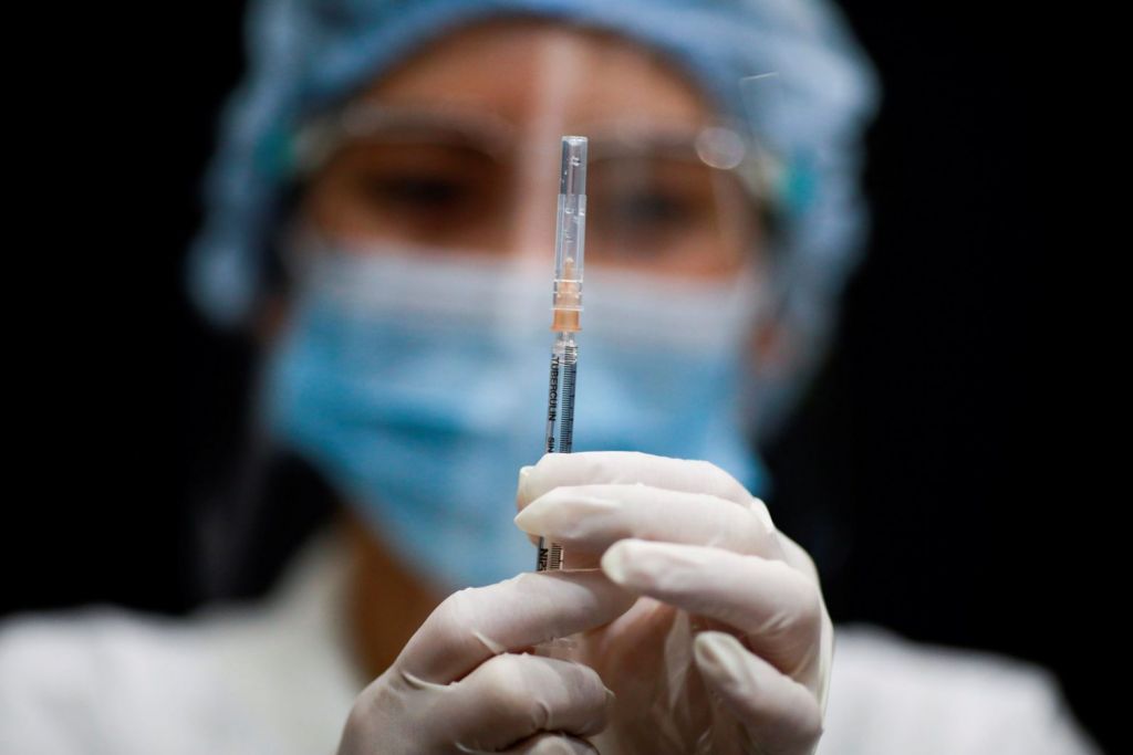 Εξαδάκτυλος στο MEGA: Στους πόσους εμβολιασμένους θα έρθει η… πλήρης απελευθέρωση