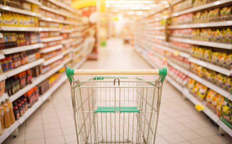 Ανατιμήσεις έως 17% στα ράφια των σουπερμάρκετ – Ποια προϊόντα ακριβαίνουν