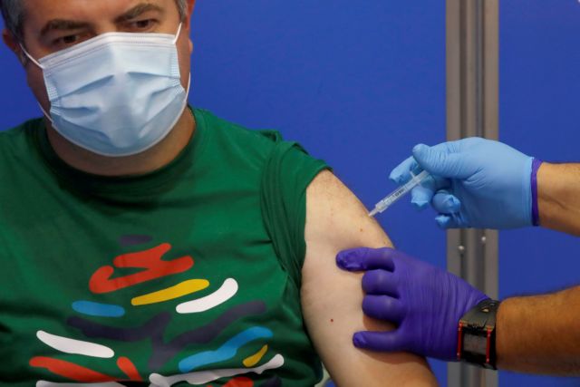 Κορωνοϊός: Ανοίγει ο δρόμος για τους υποχρεωτικούς εμβολιασμούς – Τι λένε υγειονομικοί και Συνταγματολόγοι | tovima.gr