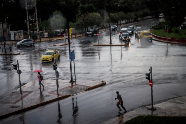 Αττική: Περισσότερες από 100 κλήσεις στην Πυροσβεστική μετά την ισχυρή καταιγίδα | tovima.gr