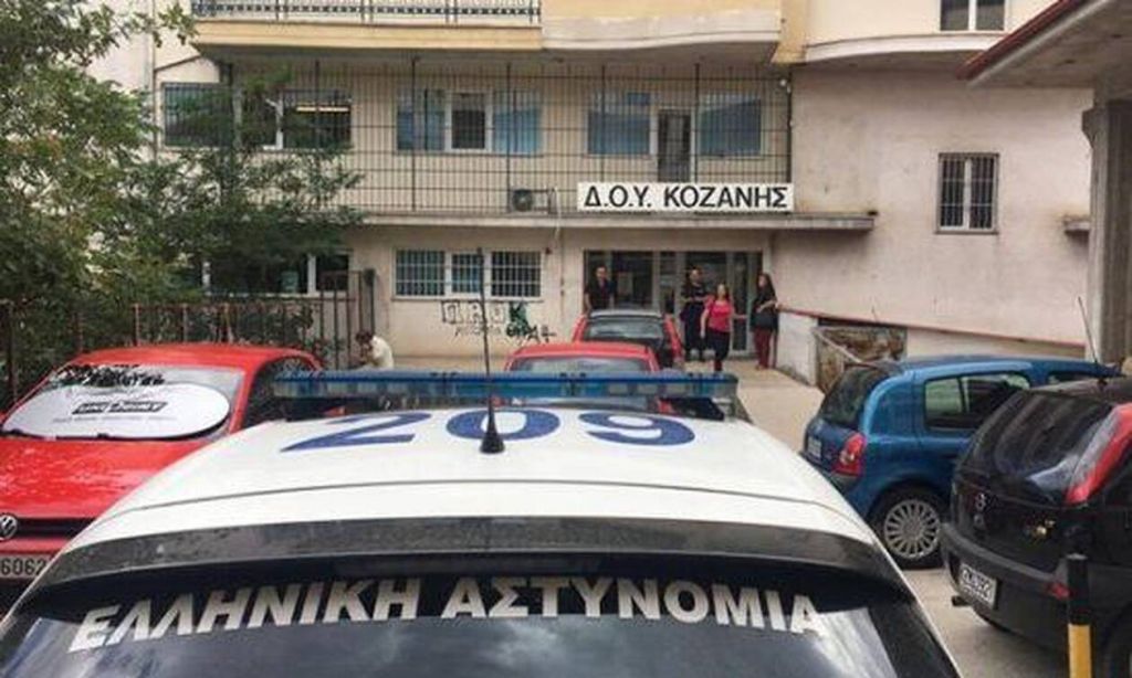 Κοζάνη: Ένοχος ο 45χρονος για την επίθεση με τσεκούρι στη ΔΟΥ – Ισόβια για ανθρωποκτονία