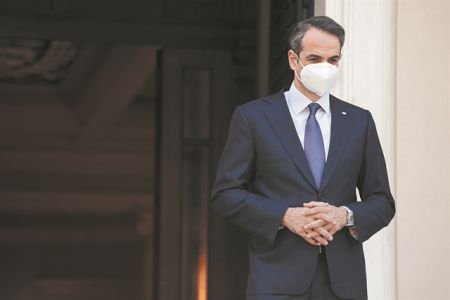 Μαξίμου: Νέο «κοινωνικό συμβόλαιο» για τη μετά κορωνοϊό εποχή