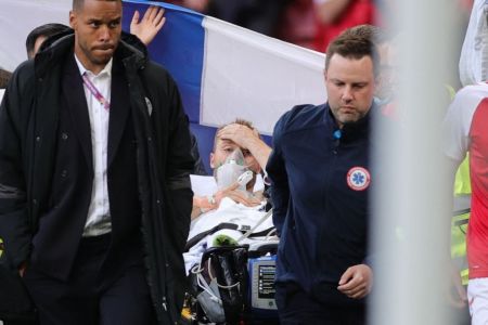 Euro 2020: Ο Έρικσεν είναι ζωντανός ανακοίνωσε η UEFA – Διακομίστηκε στο νοσοκομείο
