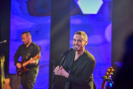 Ξεκίνησε το «Πάρτι» του Μιχάλη Χατζηγιάννη στο «Σπίτι με το MEGA»