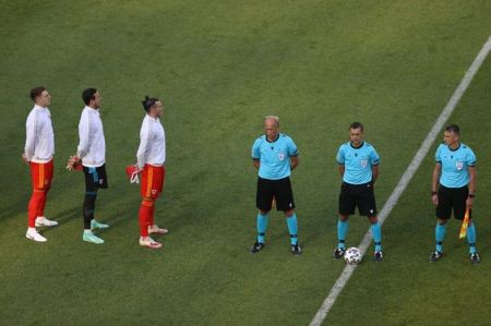 Εθνική Ουαλίας: Γιατί οι παίκτες της γύρισαν προς το πλάι στο άκουσμα του ύμνου