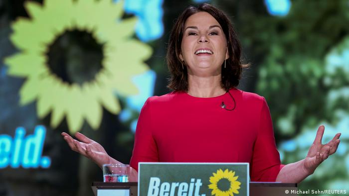 Γερμανία: Οι Πράσινοι «βάζουν νερό στο κρασί τους»