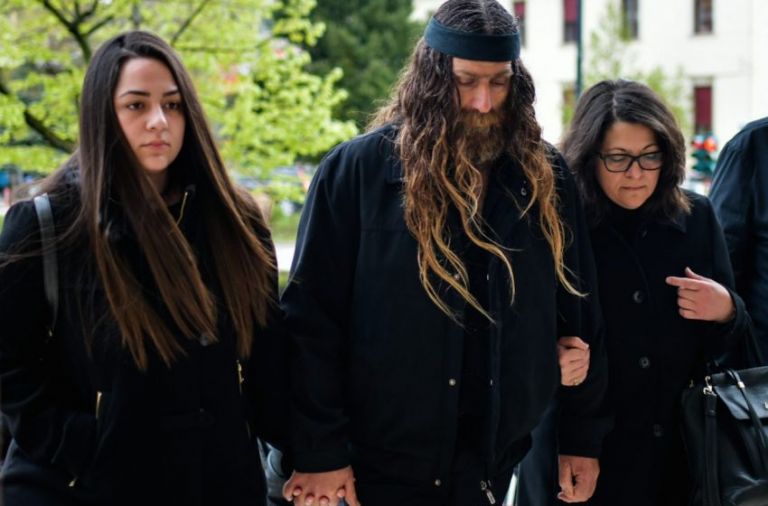 Δίκη Γιακουμάκη: Συγκλονιστική κατάθεση της αδερφής του – Οι σκηνές που την έχουν στοιχειώσει | tovima.gr