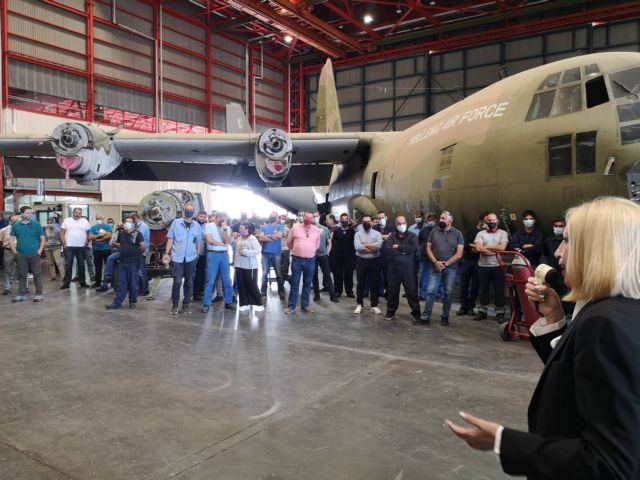 Στην ΕΑΒ η Φώφη Γεννηματά: Η κυβέρνηση στηρίζει μόνο τα μεγάλα ιδιωτικά συμφέροντα