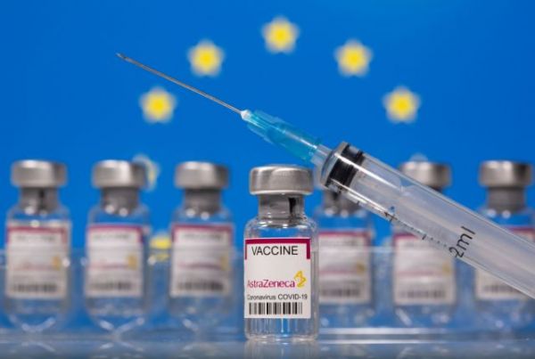 AstraZeneca: Αλαλούμ με το εμβόλιο – Γιατί άλλαξε γνώμη η Επιτροπή | tovima.gr