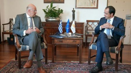 Επικοινωνία Δένδια – Χριστοδουλίδη για Κυπριακό και ευρωτουρκικές σχέσεις