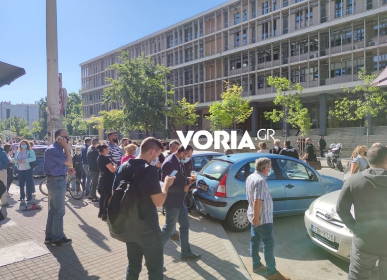 Θεσσαλονίκη: Τηλεφώνημα για βόμβα στα Δικαστήρια – Εκκενώθηκε το κτίριο | tovima.gr