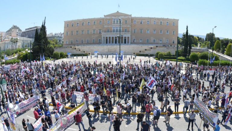 Απεργία: Ολοκληρώθηκαν οι συγκεντρώσεις ενάντια στο εργασιακό νομοσχέδιο – Νέα συλλαλητήρια το απόγευμα | tovima.gr