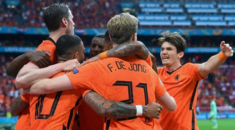 Δεύτερη νίκη και πρόκριση στους «16» για την Ολλανδία