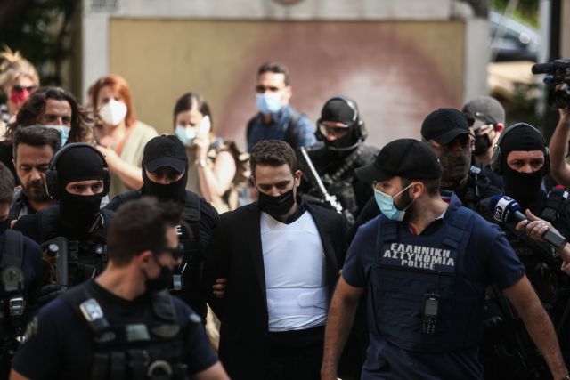 Έγκλημα στα Γλυκά Νερά: Έφτασε στην Ευελπίδων ο δολοφόνος της Καρολάιν – Εικόνες