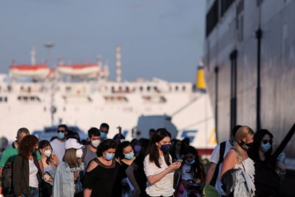 Αγίου Πνεύματος: Αυξημένη κίνηση σε λιμάνια και διόδια