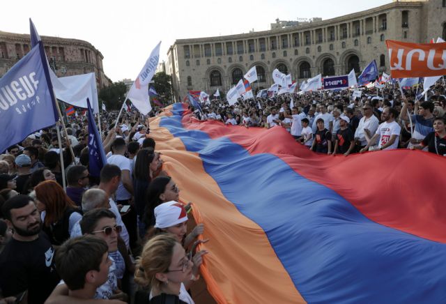 Αρμενία: Άνοιξαν οι κάλπες των πρόωρων βουλευτικών εκλογών | tovima.gr
