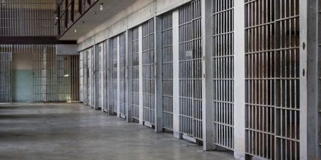 Ερευνα στις φυλακές Λασιθίου: Βρέθηκαν μαχαίρια, χάπια και μπουκάλια κρασί