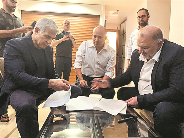 Ο Νετανιάχου κοντά στην έξοδο, αλλά…