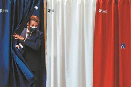 Εκλογικόράπισμα σε Μακρόν και Λεπέν