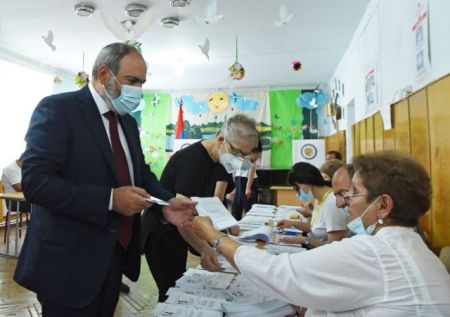 Αρμενία: Νικητής των εκλογών δηλώνει ο Πασινιάν – Νοθεία καταγγέλλει η αντιπολίτευση