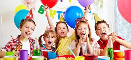 Έρευνα: Τα πάρτι των γενεθλίων, ιδίως τα παιδικά, βοηθούν στην εξάπλωση του κορωνοϊού
