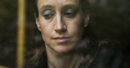 Γαλλία: Συγκλονίζει η δίκη 40χρονης που σκότωσε το σύζυγό της επειδή την κακοποιούσε