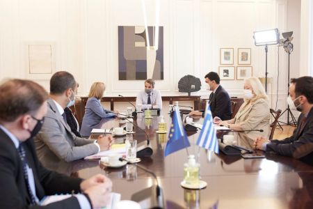 Μητσοτάκης – Κυριακίδου: Δεν υπάρχει πρόβλημα διαθεσιμότητας εμβολίων – Πρέπει να πειστούν όσοι είναι απρόθυμοι να εμβολιαστούν