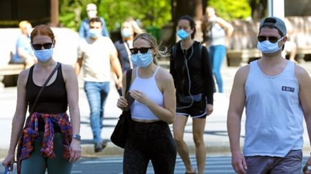 Πελώνη: Πότε θα πετάξουμε τις μάσκες – Το ενδεχόμενο του τέταρτου κύματος