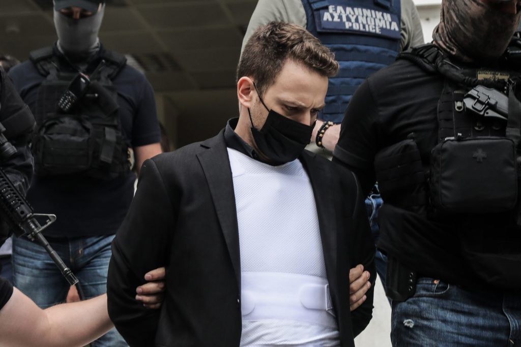 Γλυκά Νερά – Απολογία πιλότου: «Η εκδοχή του έχει πολλές … τρύπες και πολλά κενά» – Όμηρος της εικόνας του μέχρι τέλους