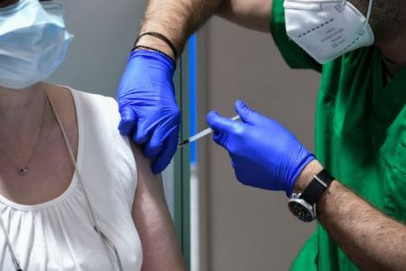 Κορωνοϊός – Τα sms υπενθύμισης και παρότρυνσης αυξάνουν τα ραντεβού για τους εμβολιασμούς