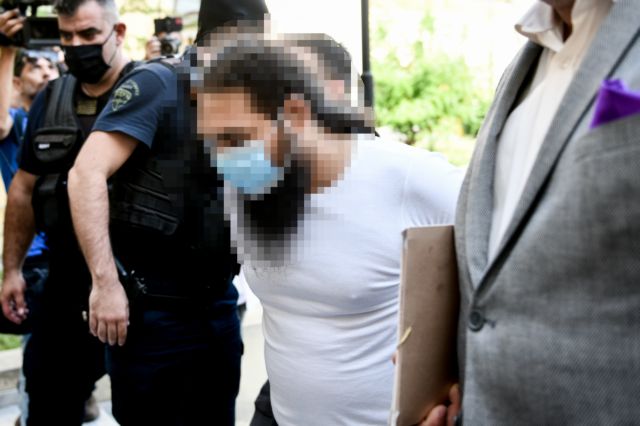 Μονή Πετράκη: Στην εισαγγελέα χωρίς ράσα ο 37χρονος με το βιτριόλι | tovima.gr