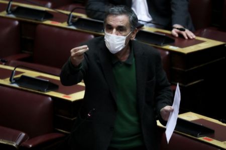 Τσακαλώτος: Μη χρεώνετε στον ΣΥΡΙΖΑ τις θέσεις Πολάκη για το εμβόλιο