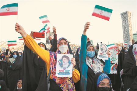 Μεταξύ κυρώσεων και πραγματισμού