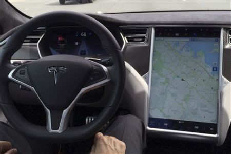 Tesla: Ανακαλεί πάνω από 285.000 αυτοκίνητα στην Κίνα